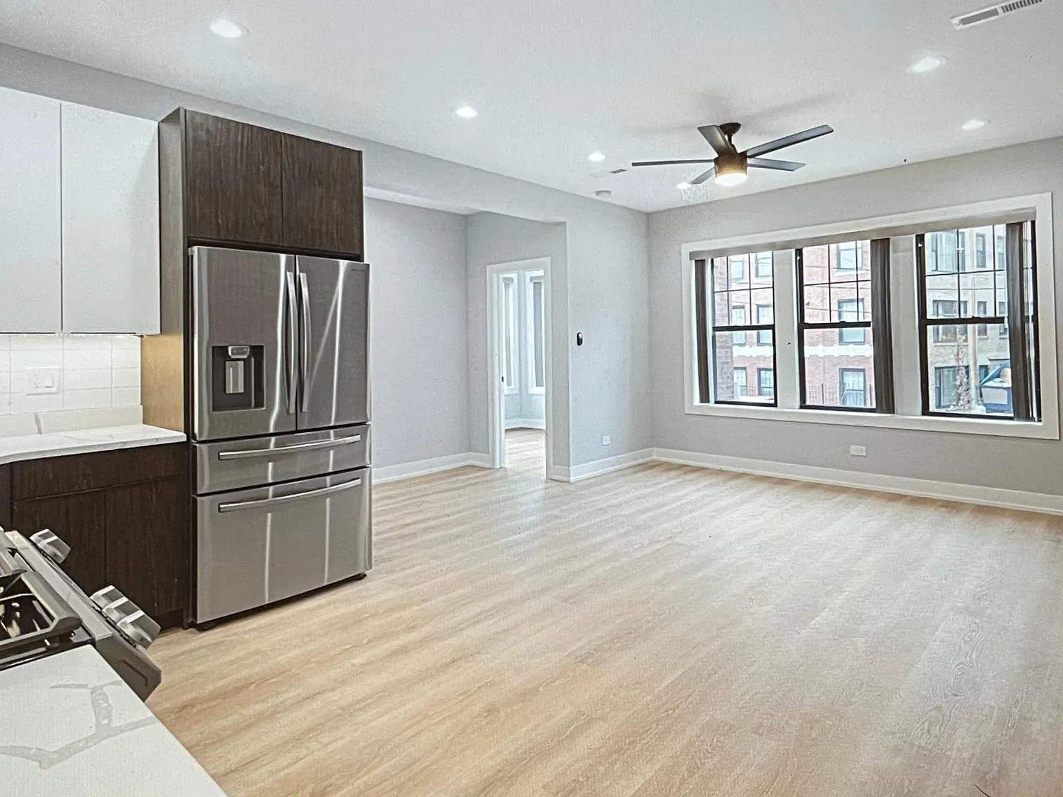 3 bed, 1100 sqft, $3,100 — Photo 3