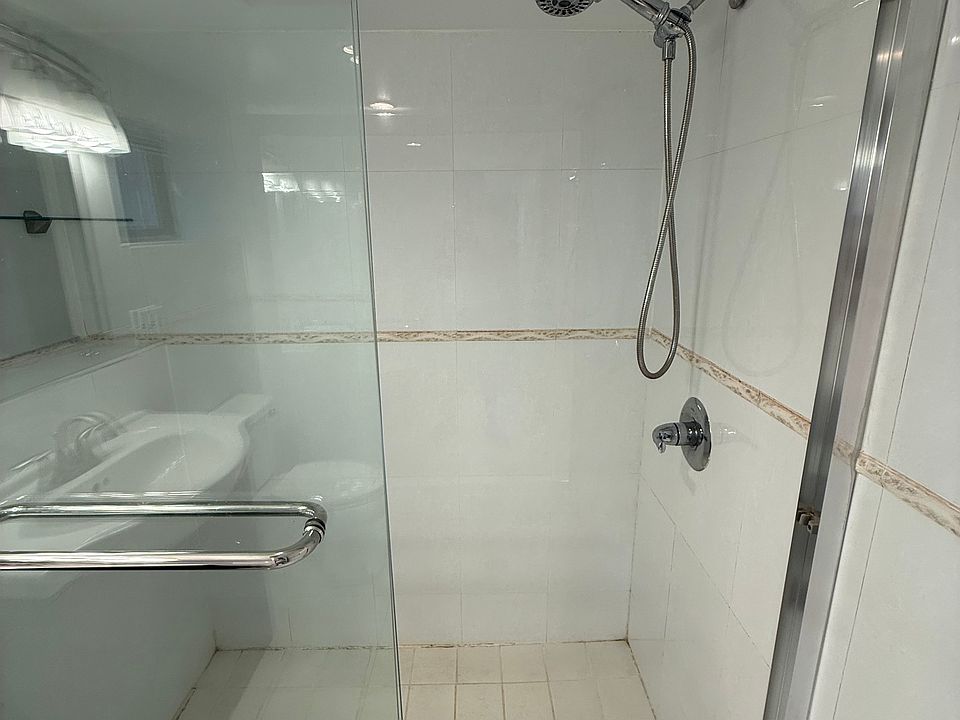 1st image of 4546 166th St #Basement