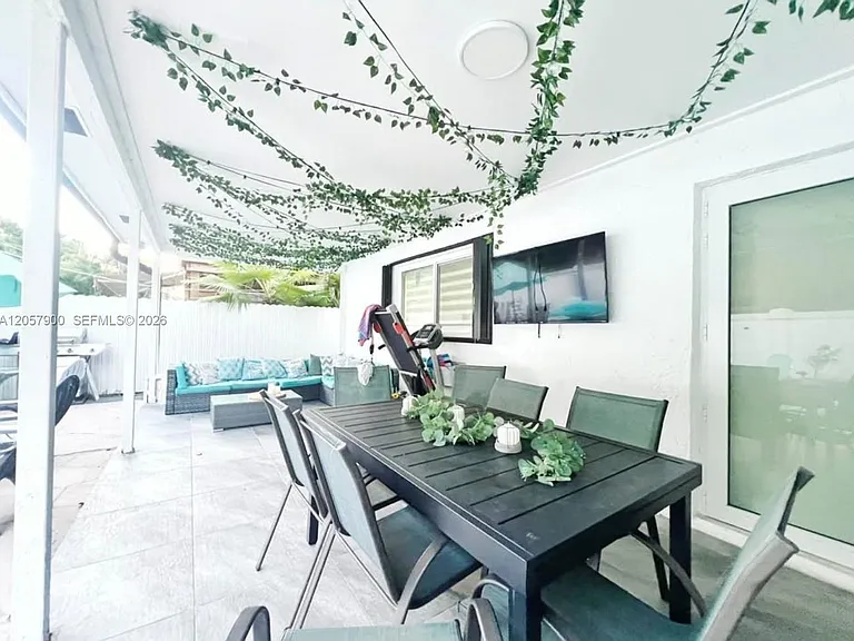 11371 NW 32nd Mnr — Photo 4