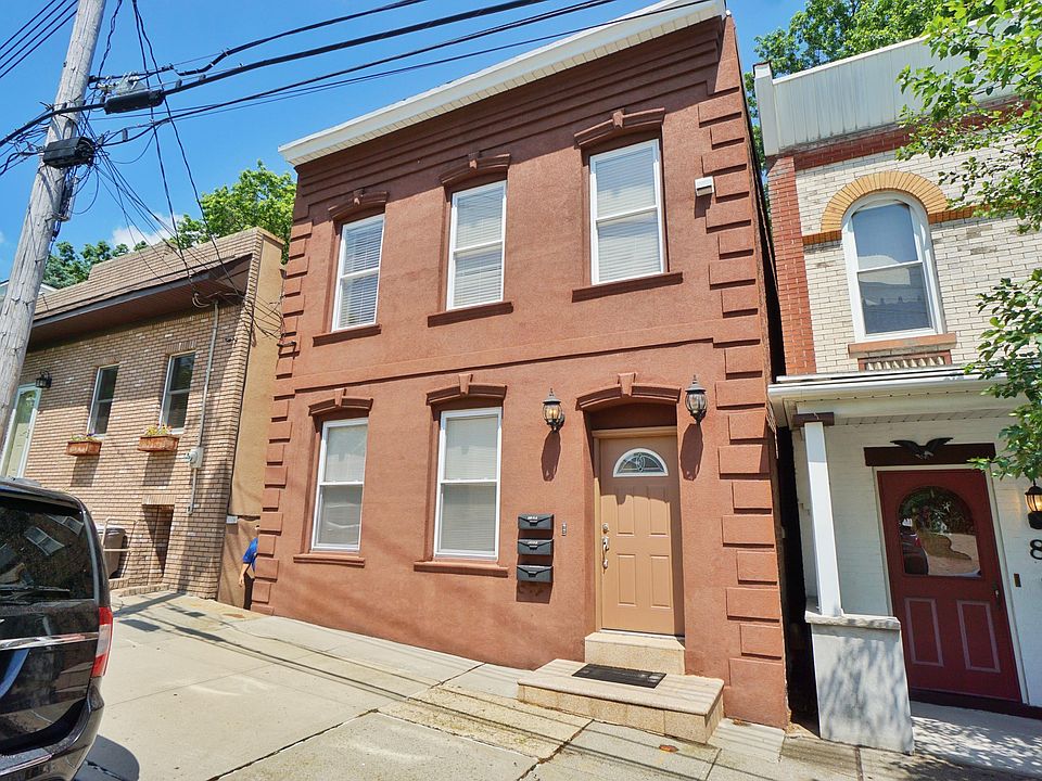 1st image of 10 Shaughnessy Ln