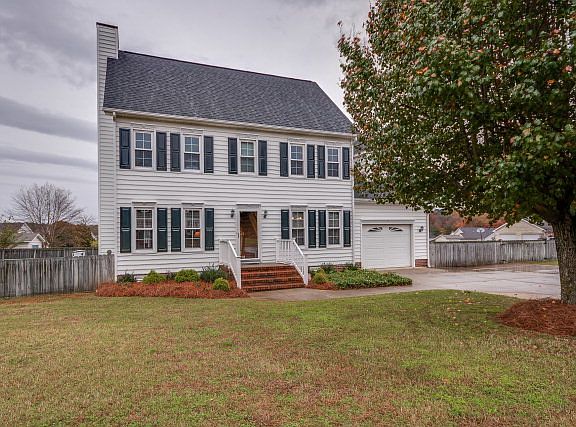 2nd image of 722 Bayberry Lane