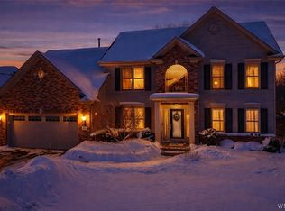 10 Tranquility Trl, Lancaster, NY 14086