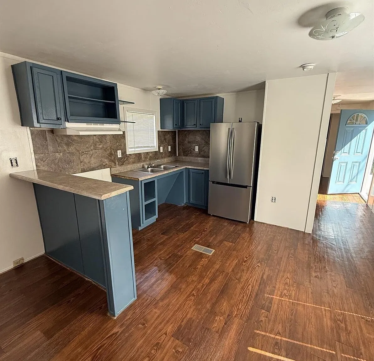 3 bed, 1024 sqft, $950 — Photo 3