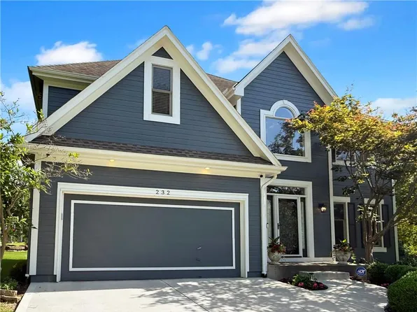 232 SW Winterpark Cir, Lees Summit, MO 64081