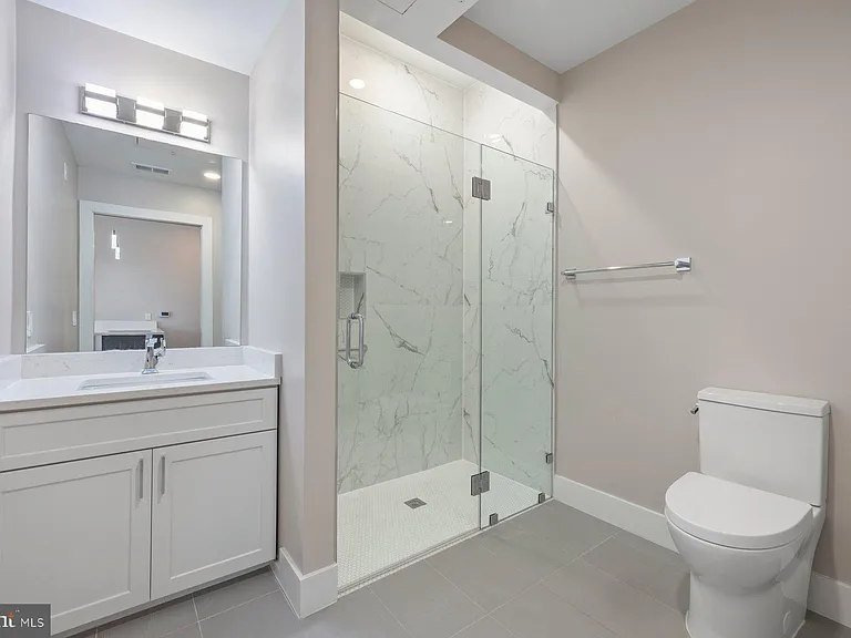 406 Kennedy St NW #404 — Photo 9