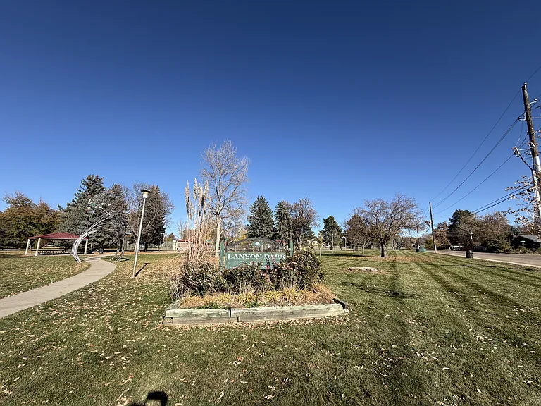 413-415 Emery St — Photo 8