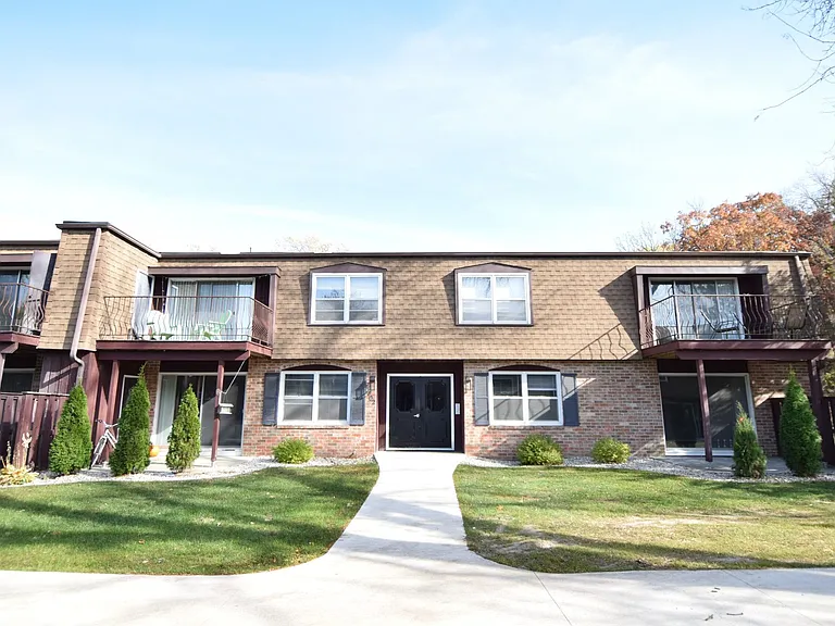 Woodland Reserve Apartments — Photo 1