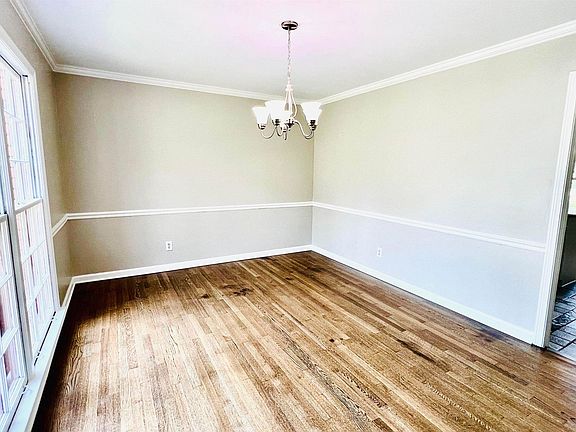 3rd image of 2062 Kings Cross Ln