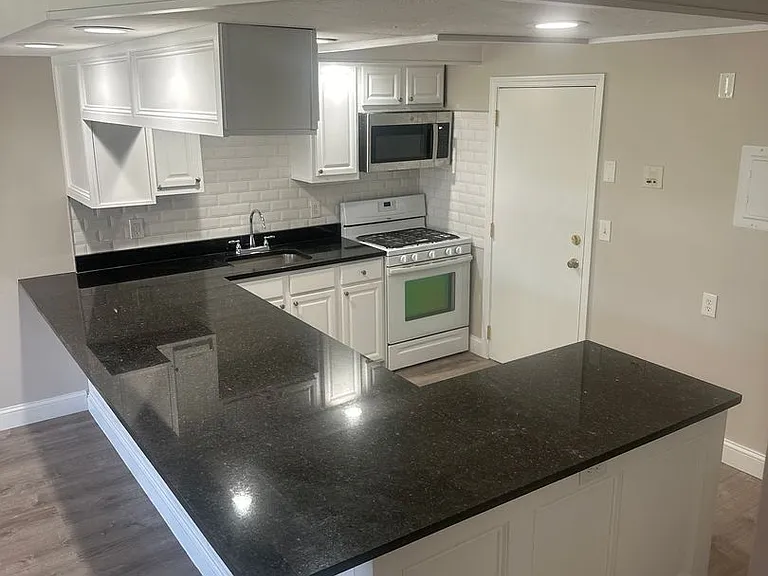 Pondsview Apartments — Photo 183