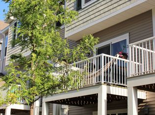 1949 Commonwealth Blvd UNIT 4, Chanhassen, MN 55317