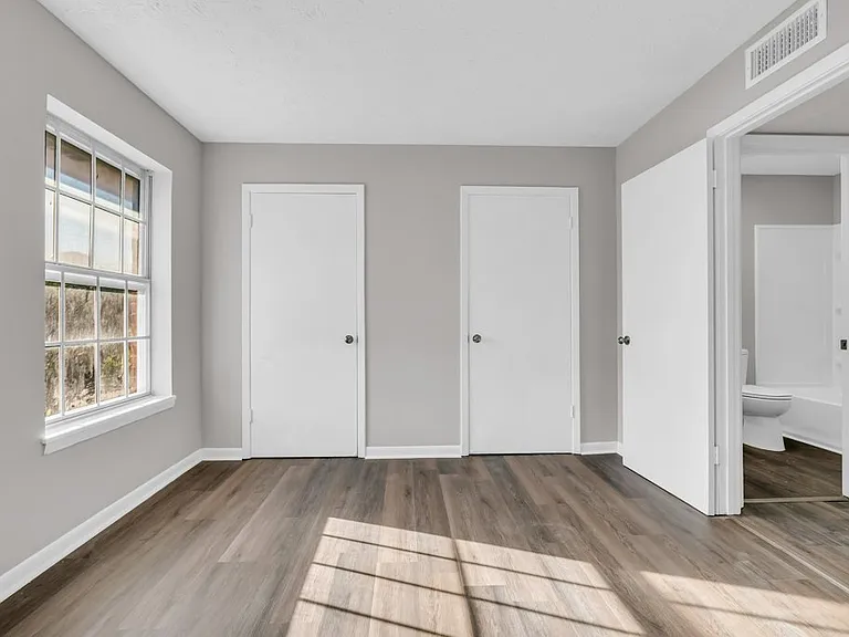 Eastwood Apts — Photo 10