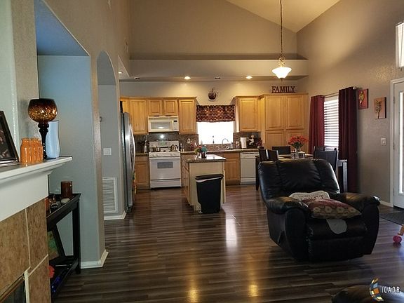 5th image of 1002 Manzanita Dr