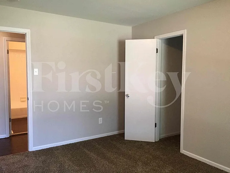 5 Les Cherbourg Ct — Photo 20