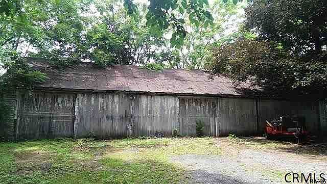 2nd image of 826 Hudson River Rd