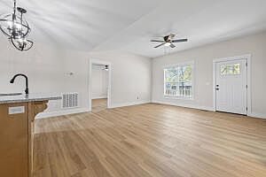 5th image of 249 Luffman Rd