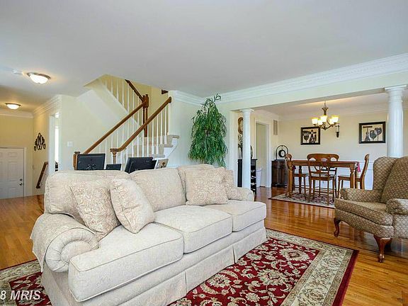 5th image of 102 Mosby Cir