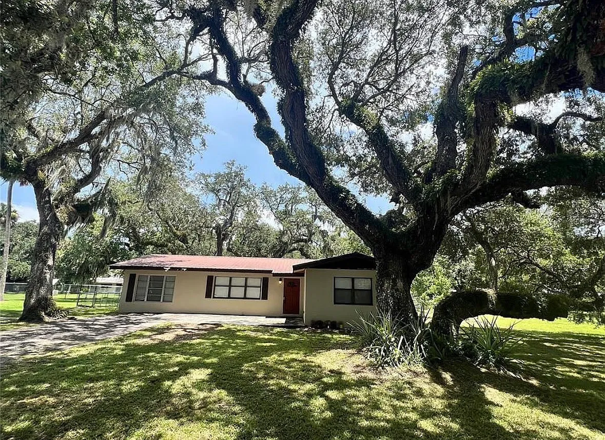 4 bed, 1983 sqft, $2,600 — Photo 3