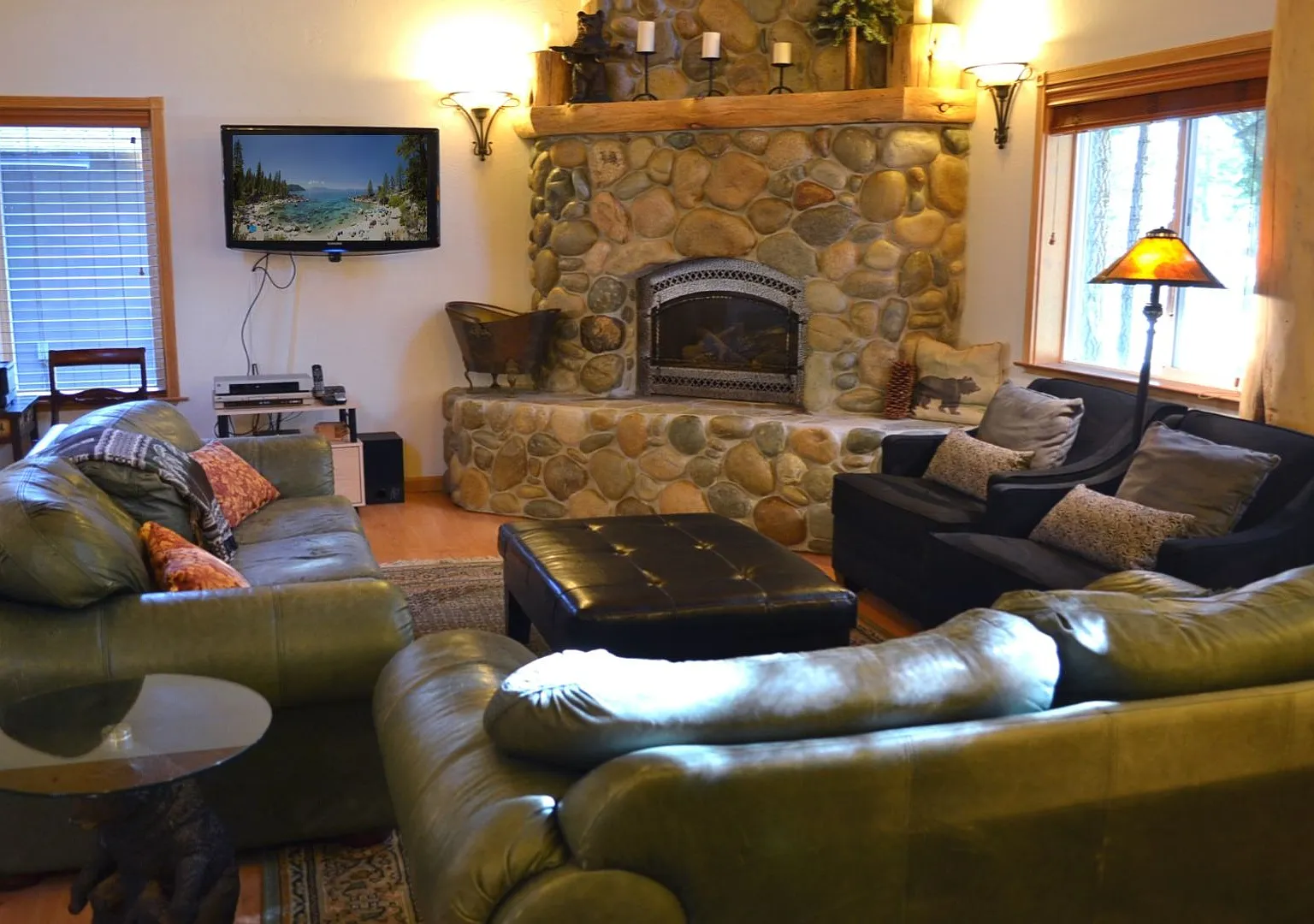 Sweet 2BD Cabin! Avail for a 3-6 month Winter lease! Available 12/01/26- 3/31/27 — Photo 4