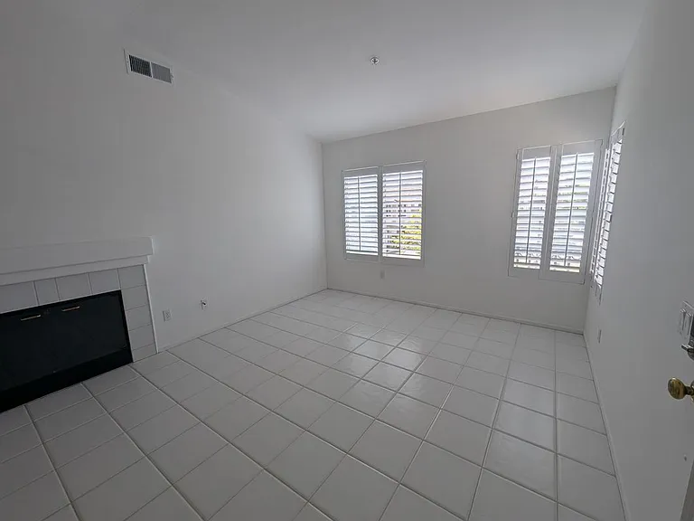 154 California Ct — Photo 5