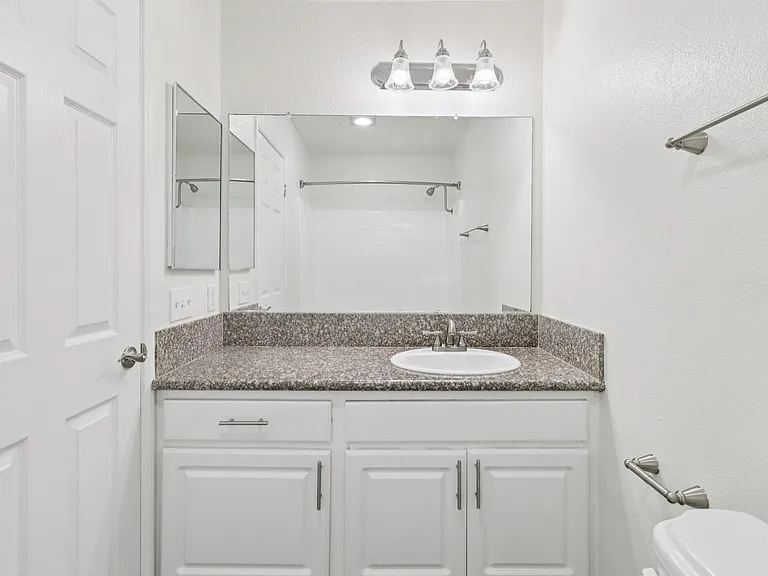Mirada at La Jolla Colony Apartments — Photo 18