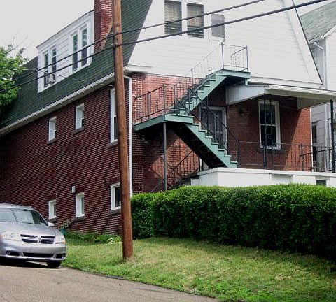 3rd image of 126 Brown St