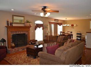 10 Acorn Lake Dr, Shiloh, IL