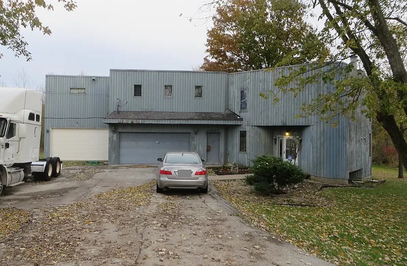 23015 State St photo 1