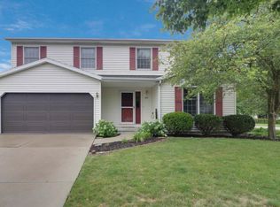 201 Beacon Cir, Bloomington, IL