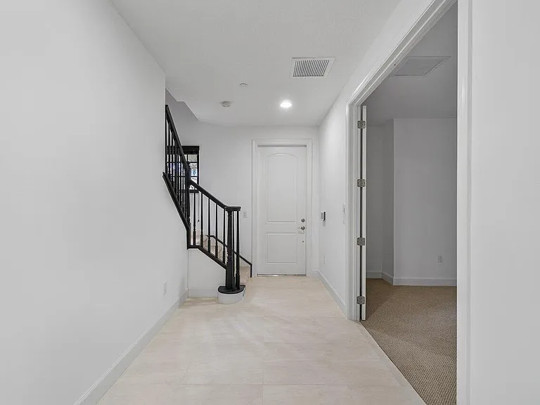 4886 NW 16th Ave — Photo 27