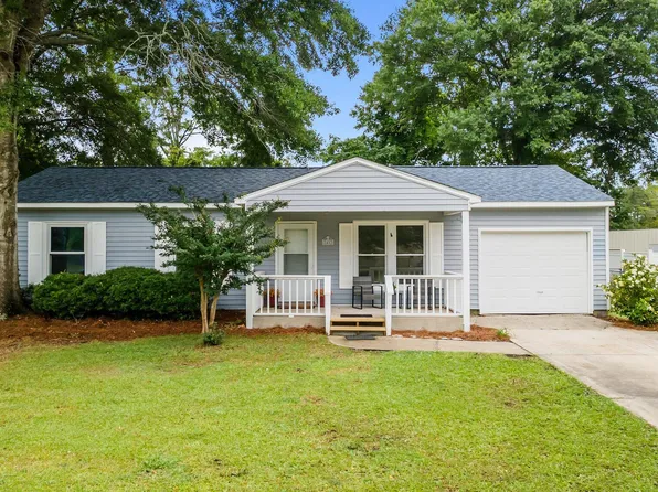 2402 S Lakeview Drive, Newport, NC 28570