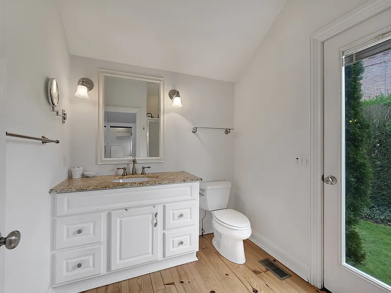 16 Harbor Dr — Photo 9
