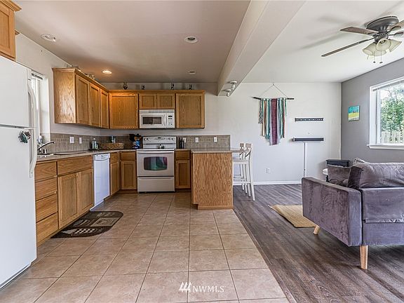 3rd image of 707 S Broadway Street