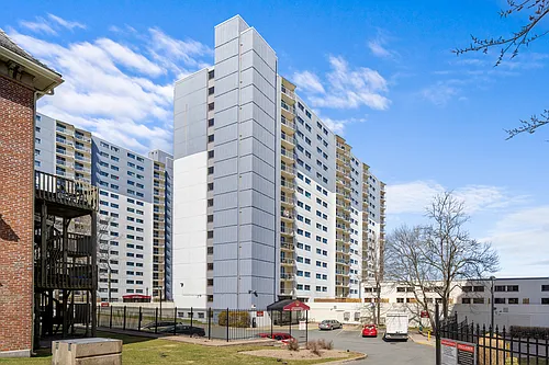 2334 Longard Plz Photo 1