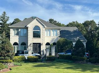 33 Denise Ct, Manalapan, NJ 07726