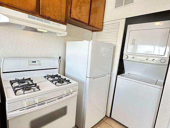 4th image of 1436 Obispo Ave APT 301