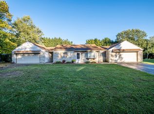 W143S7020 Belmont Dr, Muskego, WI 53150
