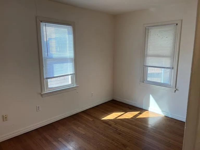 1122 N Flood Ave — Photo 9