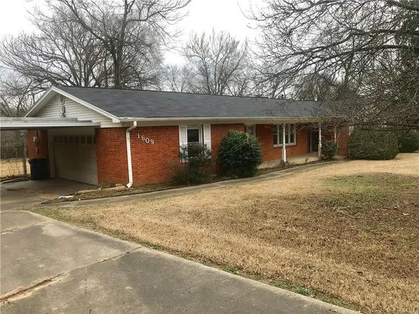 1609 Burnham Rd, Fort Smith, AR 72903