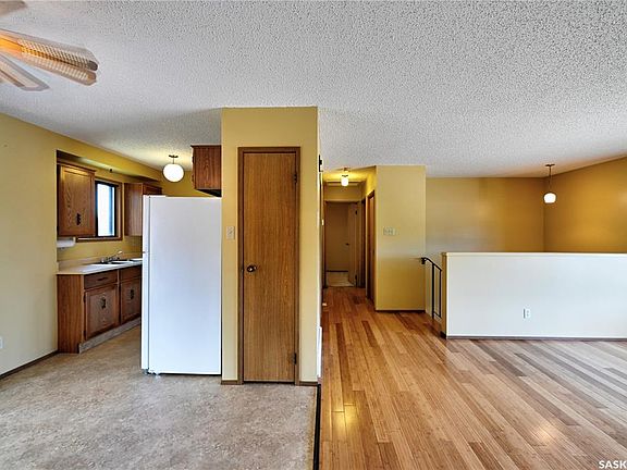 5th image of 50 Robinson CRESCENT