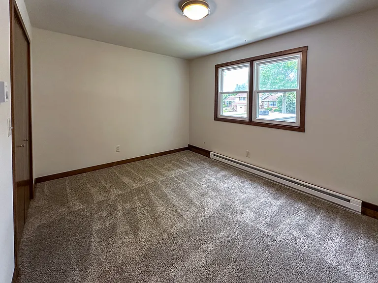 1714 Viking Ave — Photo 6