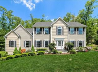 6 Tilson Ln, Sandy Hook, CT 06482