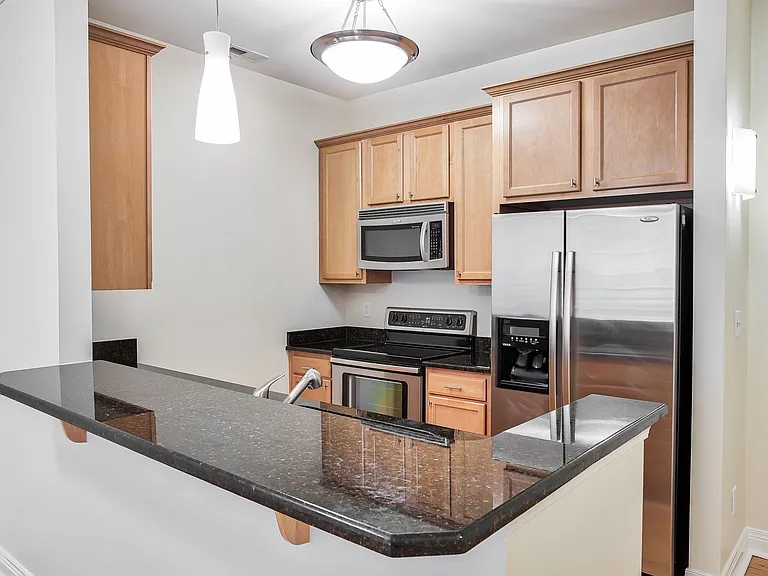 Maxwell Apartments — Photo 24