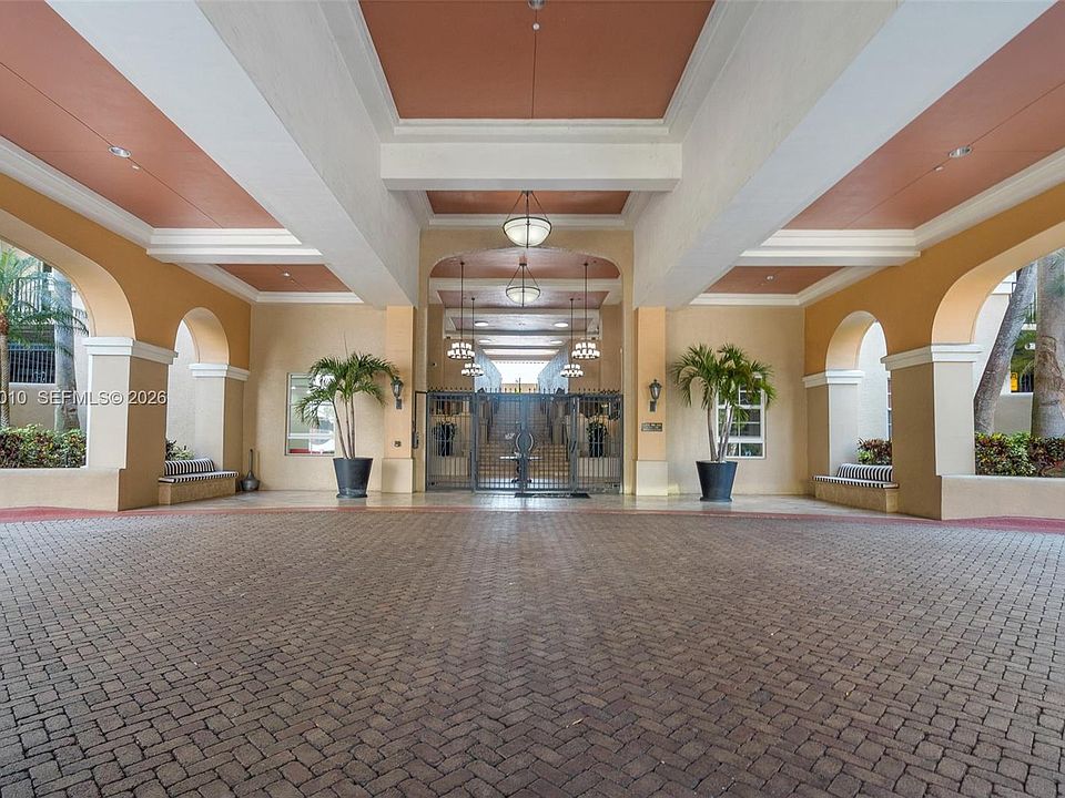 1st image of 520 SE 5th Ave APT 2209
