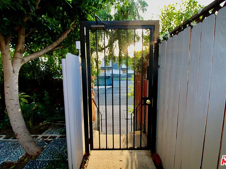4336 Laurel Canyon Blvd — Photo 4