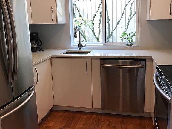 5th image of 10832 NE 37th Pl