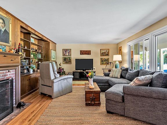 5th image of 885 Shore Road