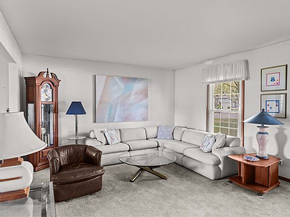 3rd image of 1902 Gigi Ln