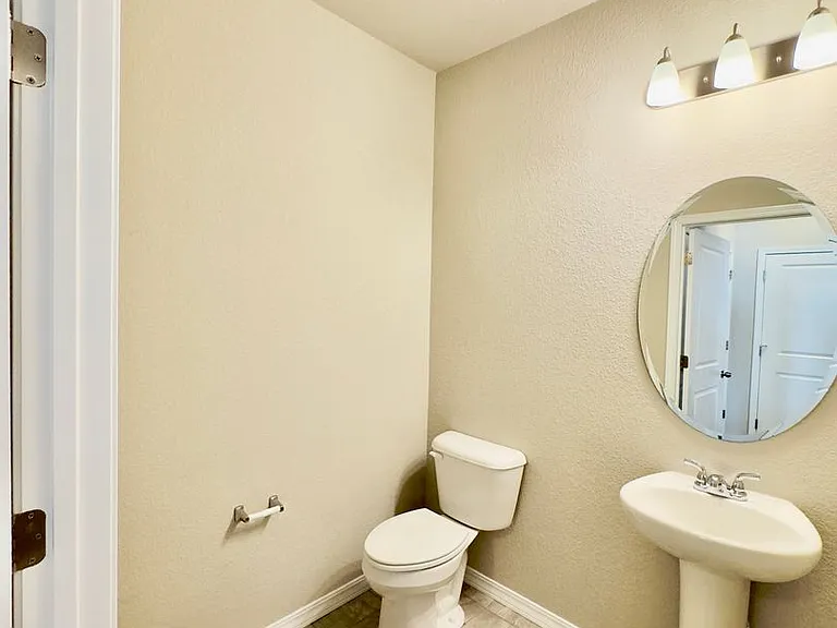 6063 Magma Hts — Photo 7