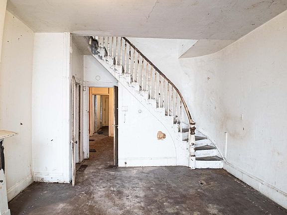 3rd image of 1610 N Bond St