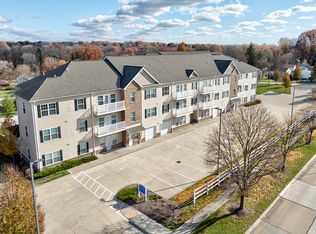 558 Colony Park Dr APT 301, Tallmadge, OH 44278
